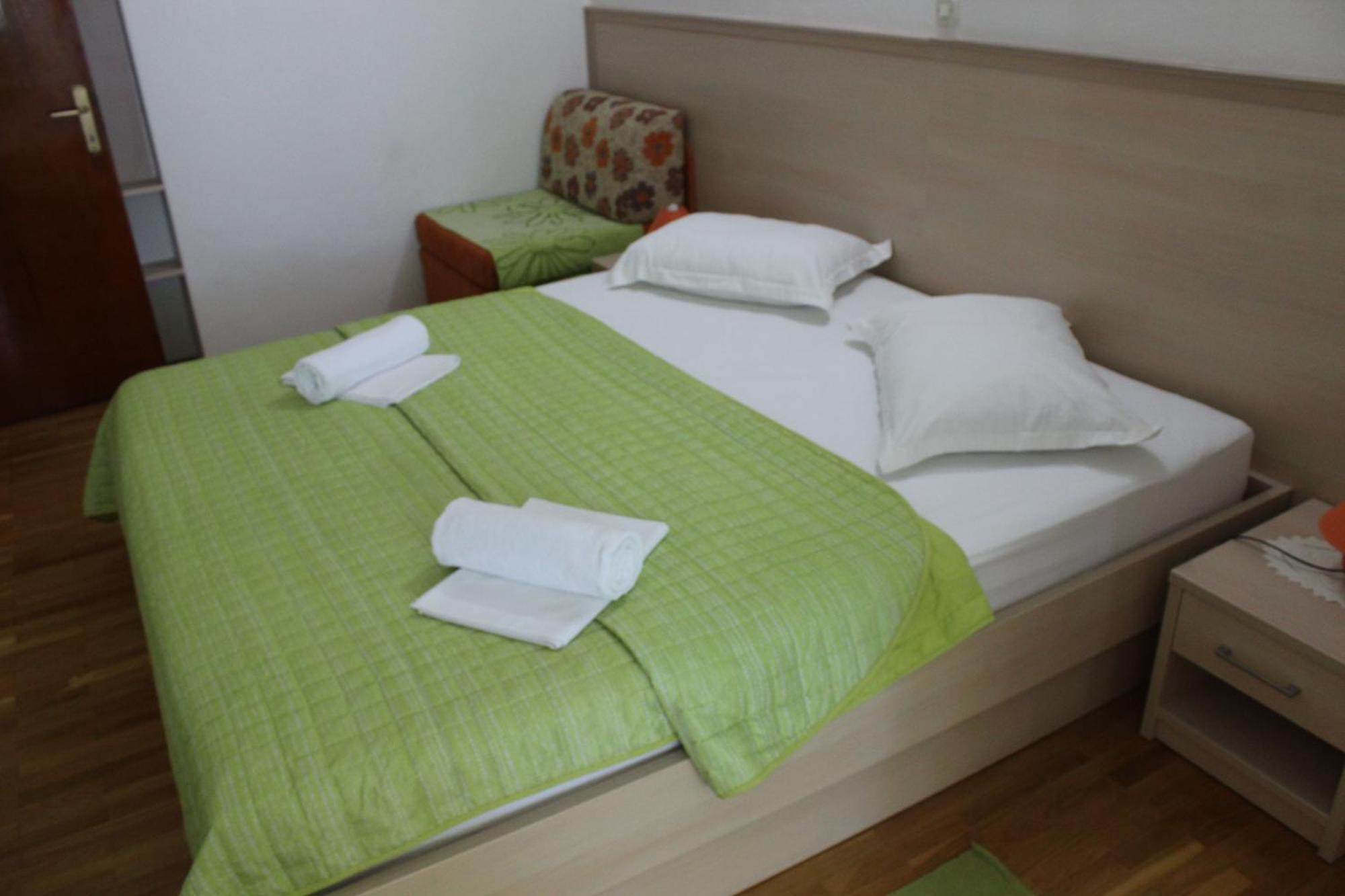 Apartments Pansion Franka Brist Bagian luar foto