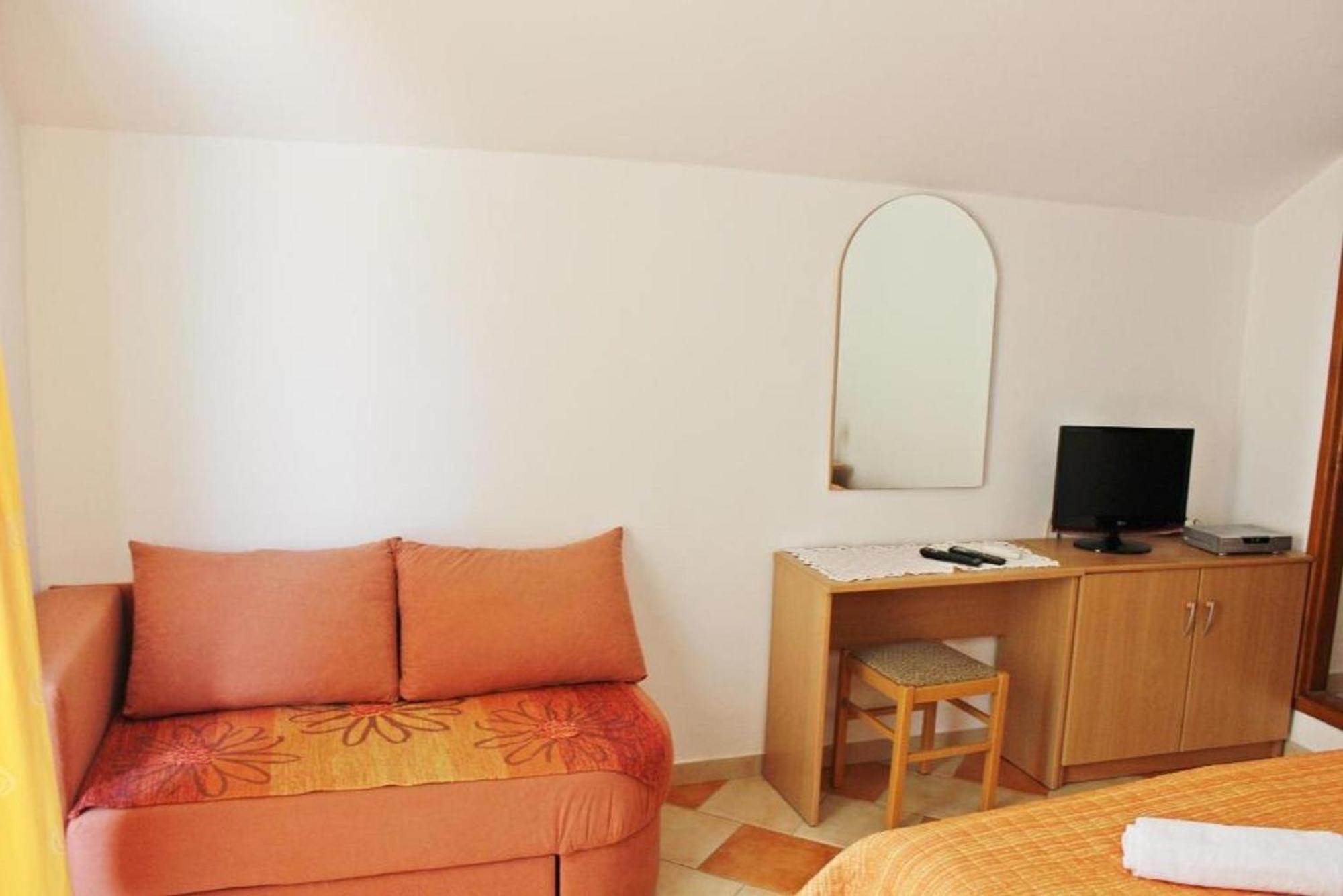Apartments Pansion Franka Brist Bagian luar foto