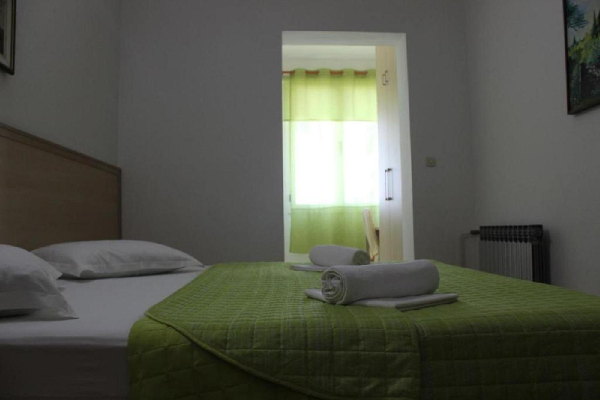 Apartments Pansion Franka Brist Bagian luar foto