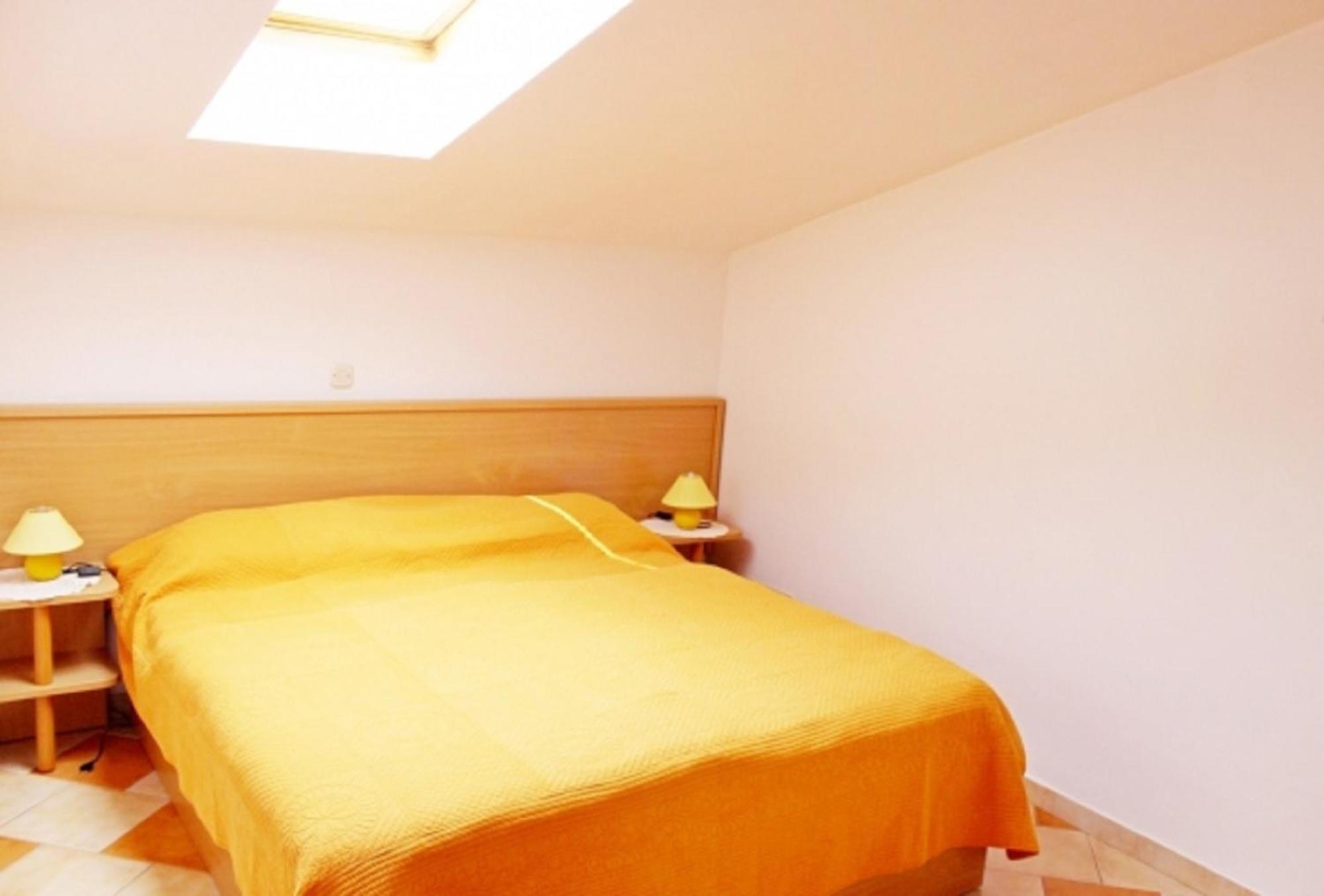 Apartments Pansion Franka Brist Bagian luar foto
